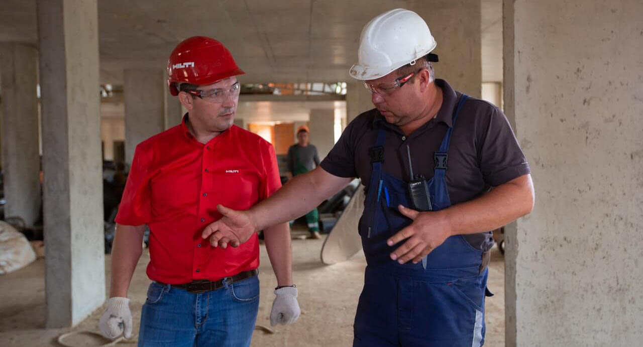 Η ομάδα της A&T Constructions σε εργοτάξιο ανακαίνισης
